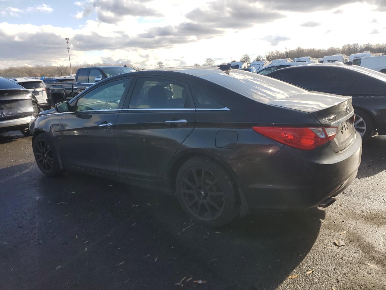 2011 Hyundai Sonata - Image 2