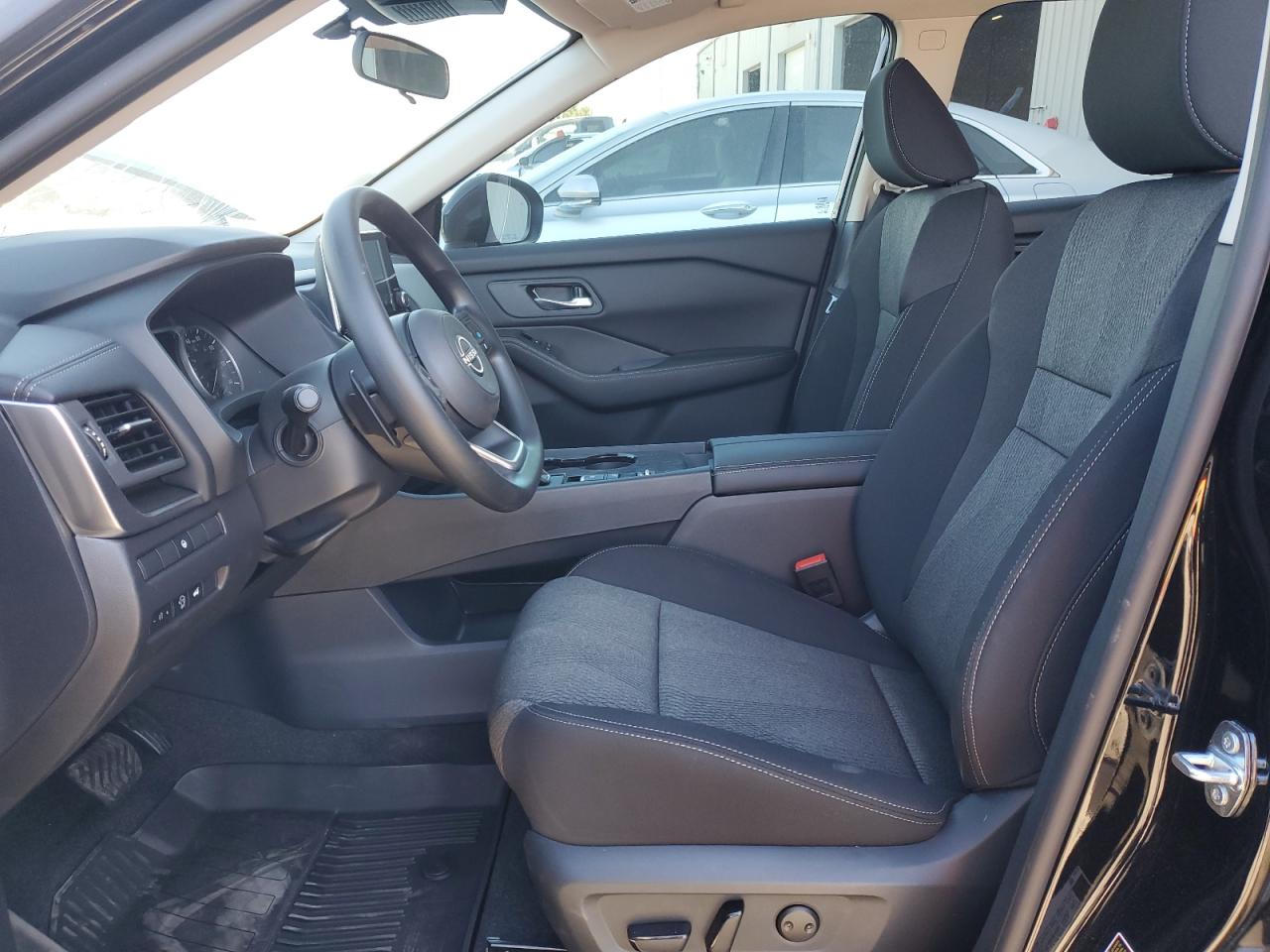 2024 Nissan Rogue - Image 7