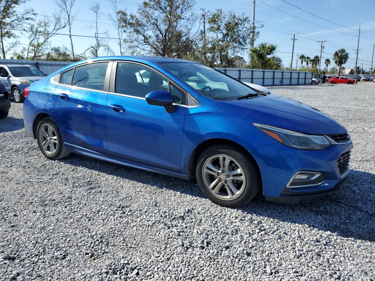 2017 Chevrolet Cruze - Image 4