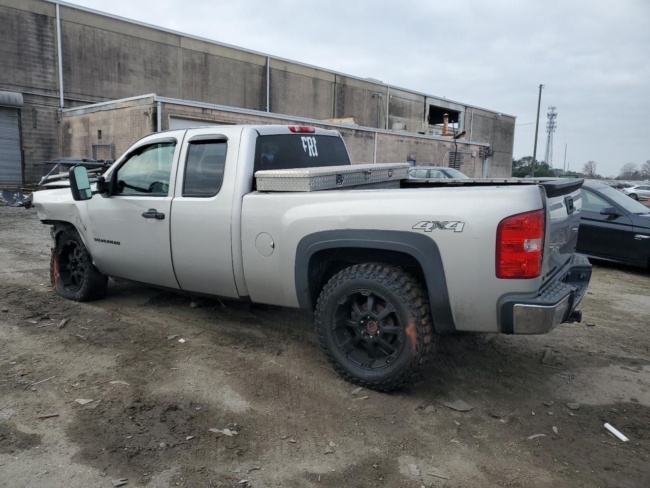 2007 Chevrolet Silverado - Image 2