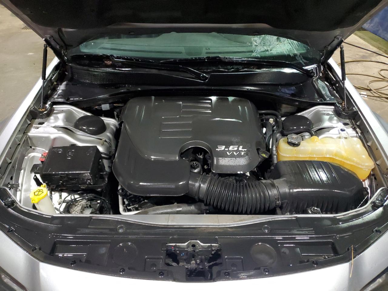 2015 Chrysler 300 - Image 11