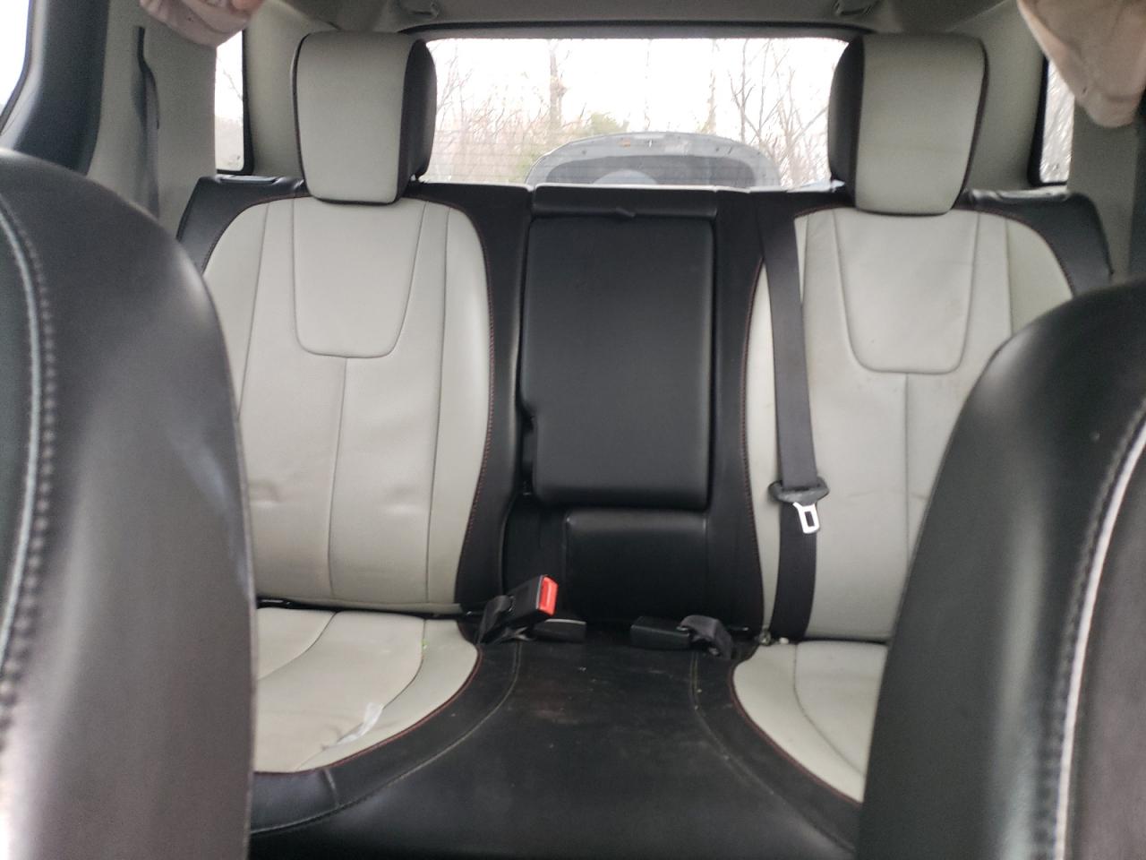 2016 GMC Terrain - Image 10
