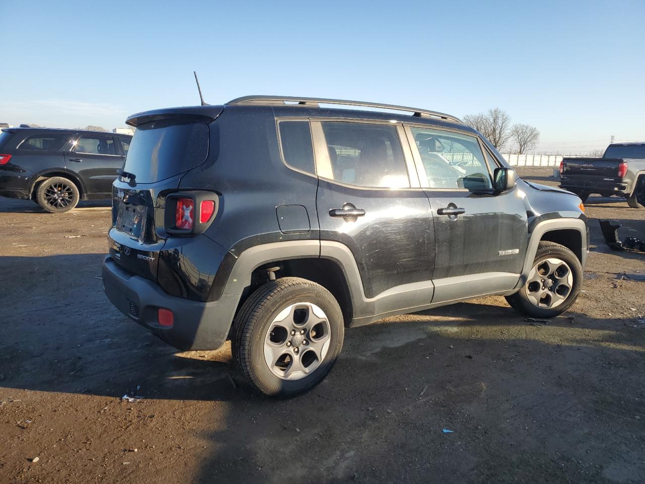 2018 Jeep Renegade - Image 3