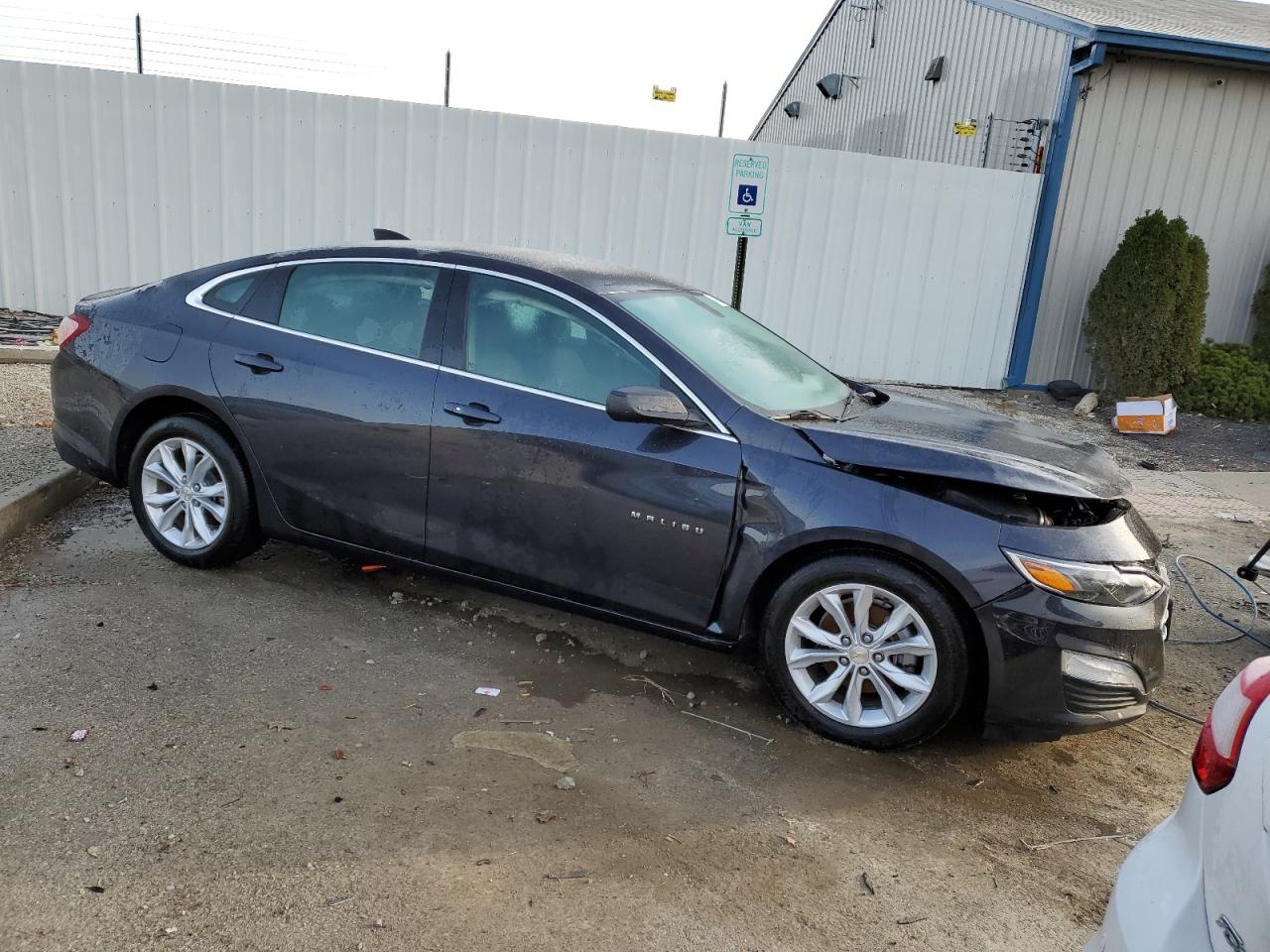 2022 Chevrolet Malibu - Image 4