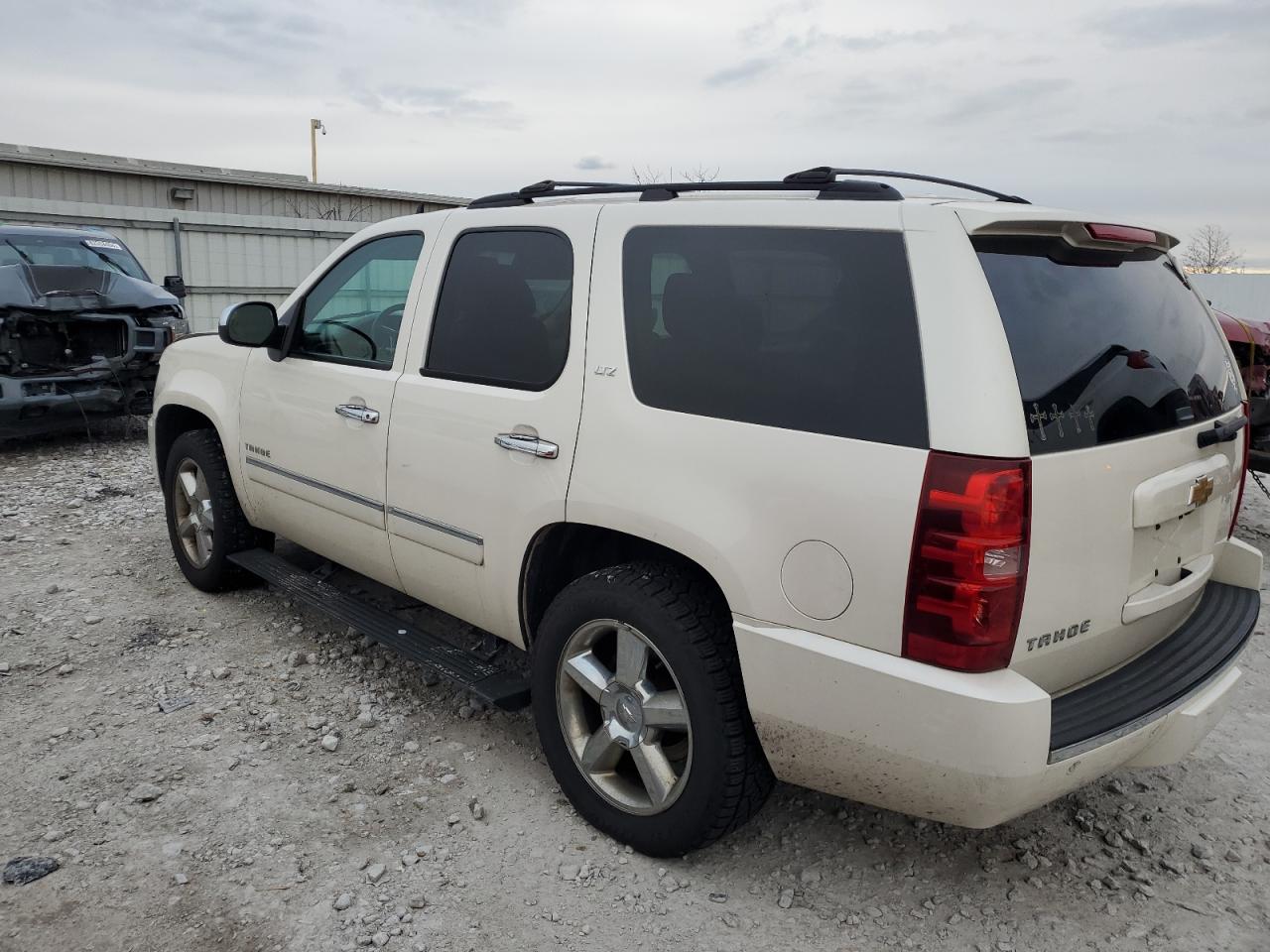 VIN 1GNSKCE04ER129978 2014 CHEVROLET TAHOE no.2