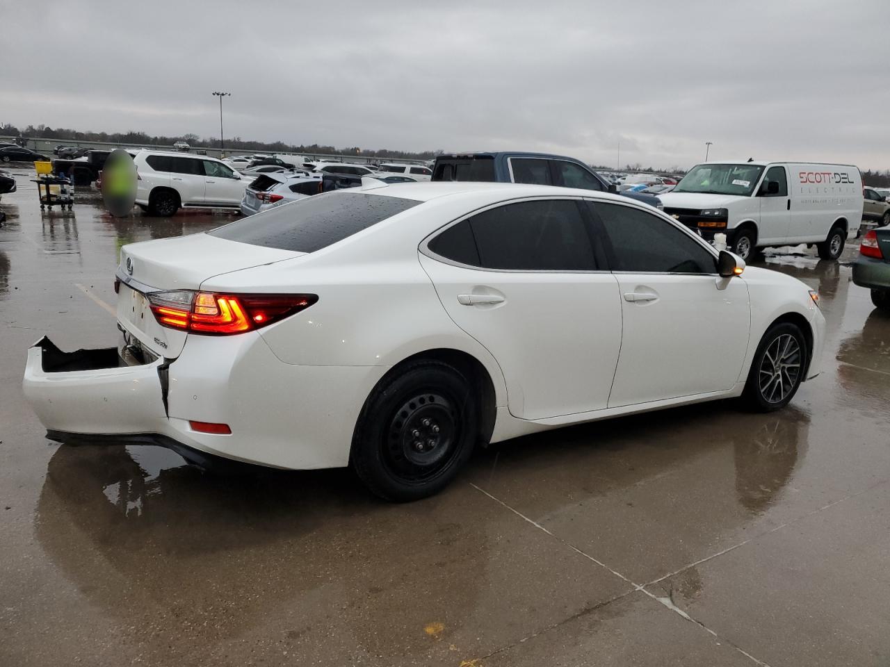 2018 Lexus ES - Image 3