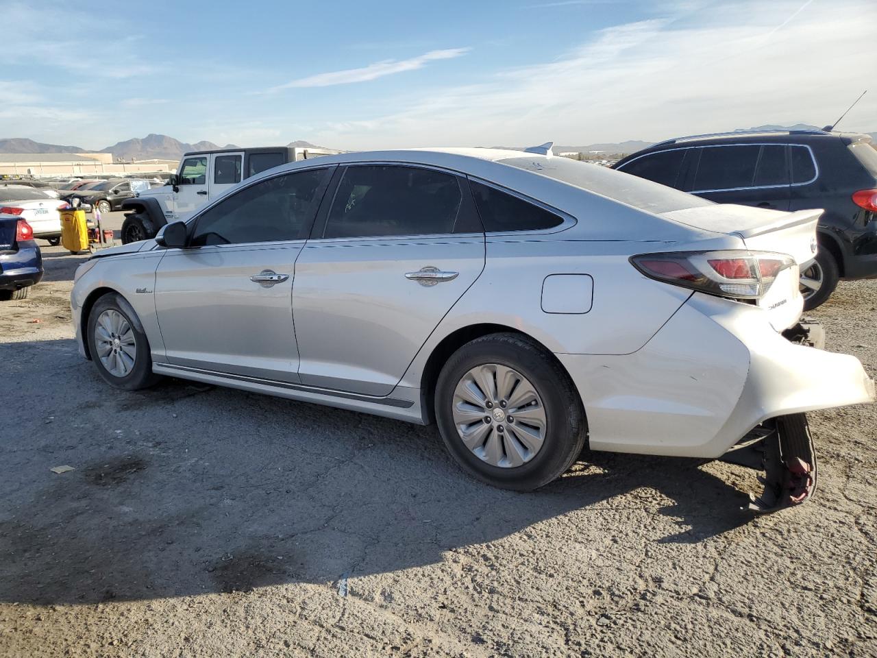 VIN KMHE24L13HA044443 2017 HYUNDAI SONATA no.2