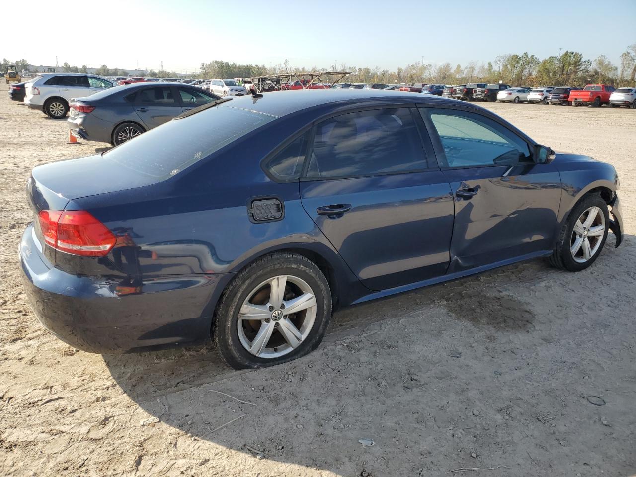 2014 Volkswagen Passat - Image 3
