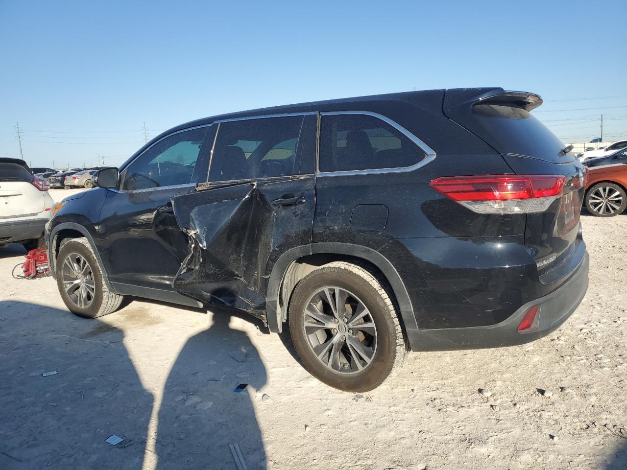 2019 Toyota Highlander - Image 2