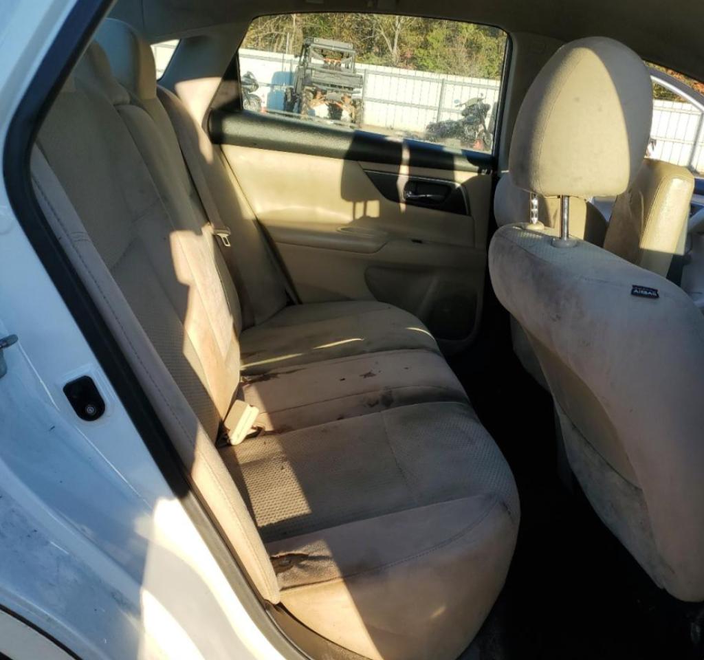 2015 Nissan Altima - Image 10