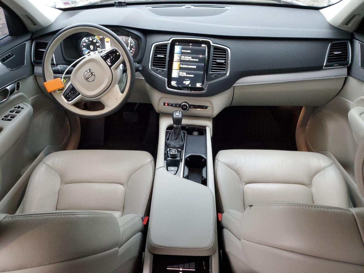 2022 Volvo XC90 - Image 8
