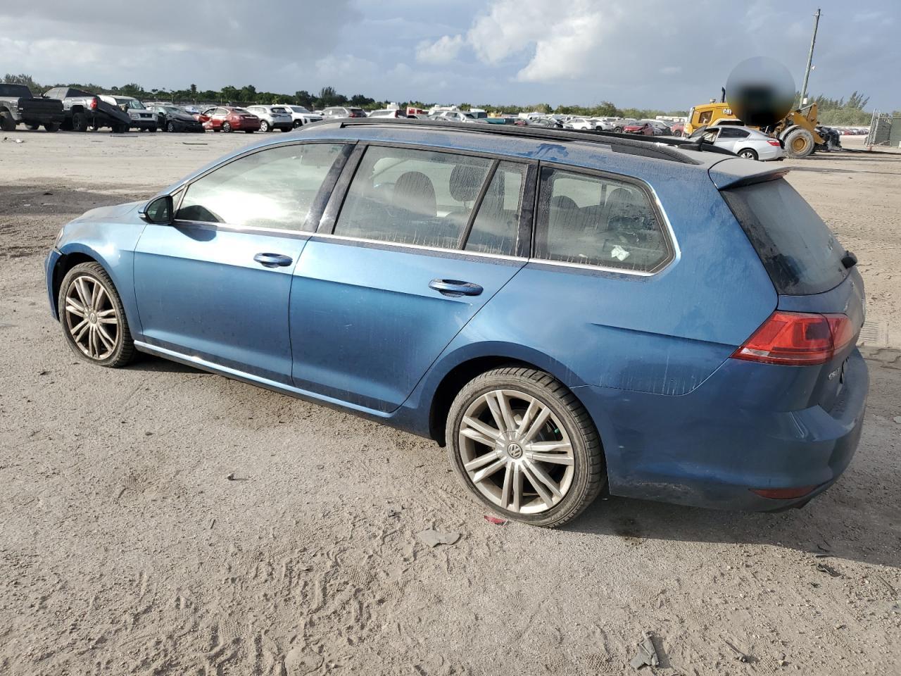 2016 Volkswagen Golf - Image 2