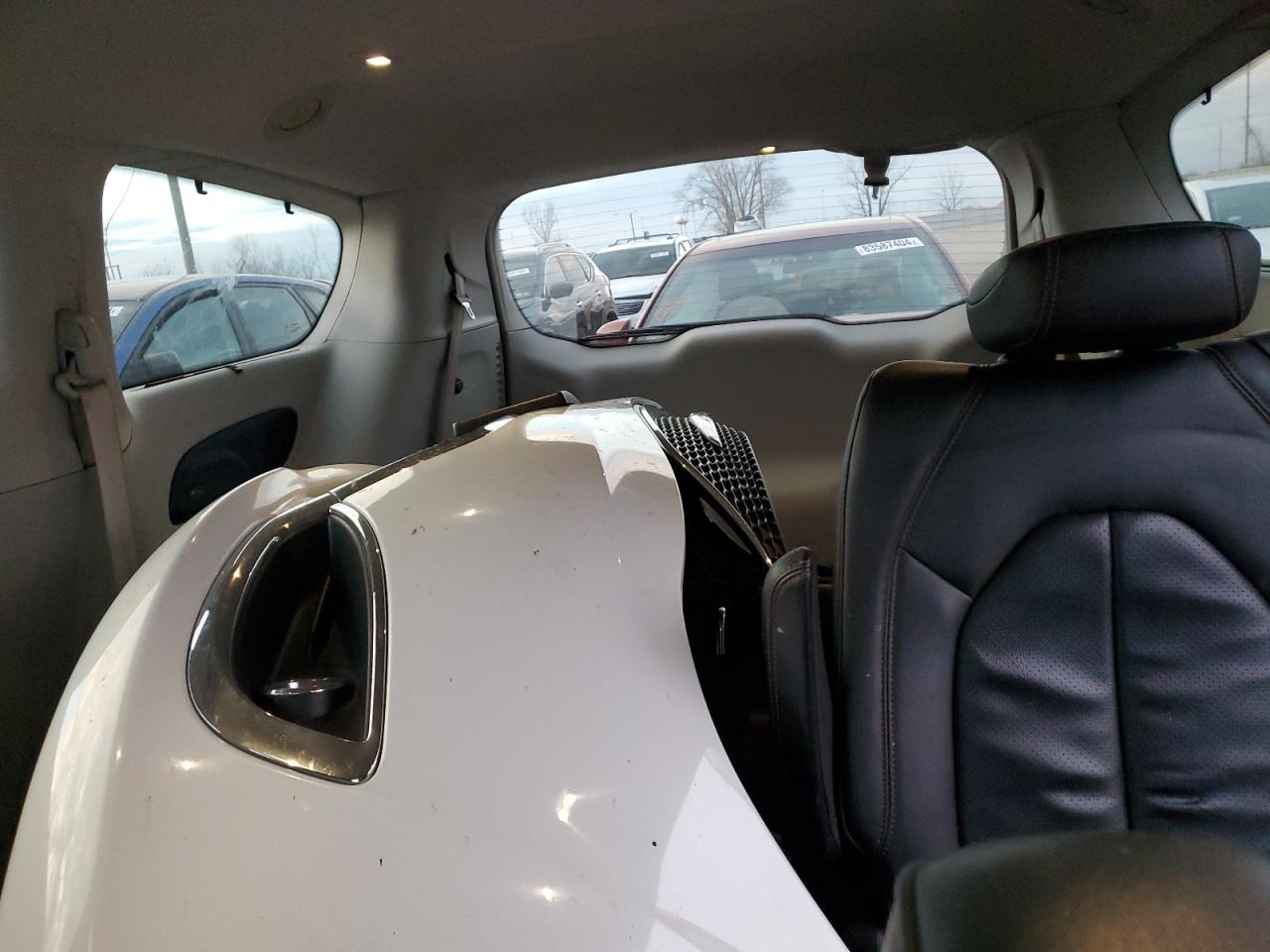 2017 Chrysler Pacifica - Image 10