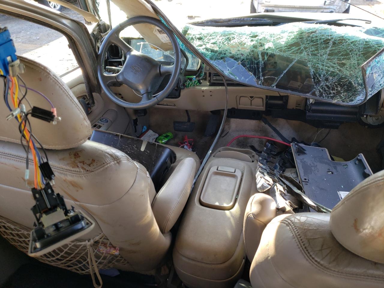 1999 Chevrolet Suburban K1500 VIN: 1GNFK16R9XJ570798 Lot: 84502844