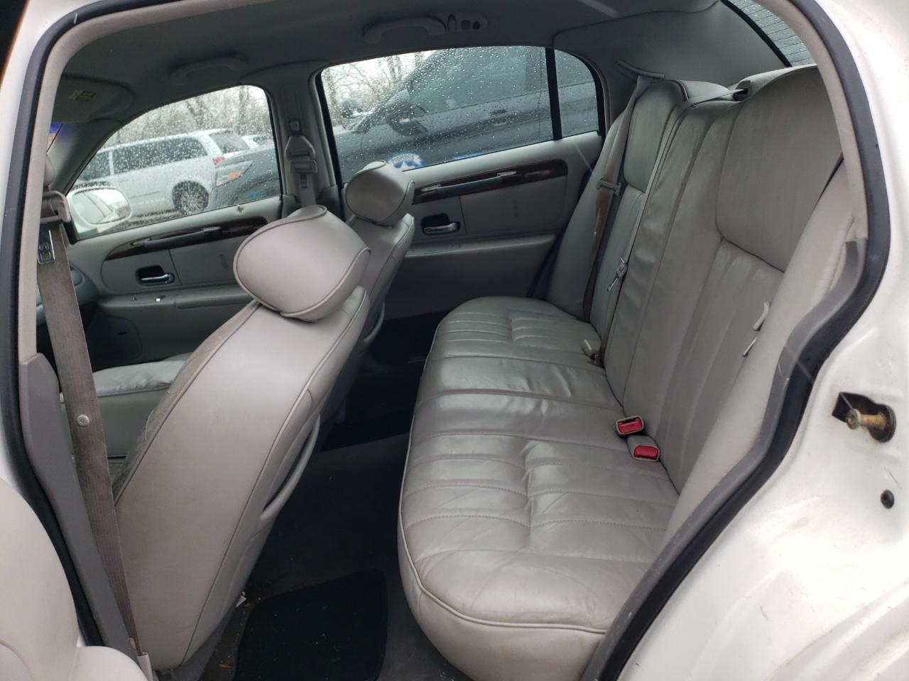 1998 Lincoln Town Car Executive VIN: 1LNFM81W6WY649646 Lot: 81839824