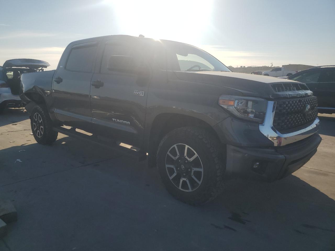 VIN 5TFDY5F17JX728589 2018 TOYOTA TUNDRA no.4