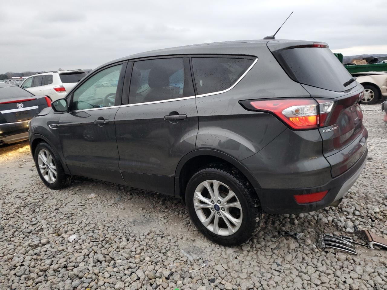 VIN 1FMCU9GDXHUE39477 2017 FORD ESCAPE no.2