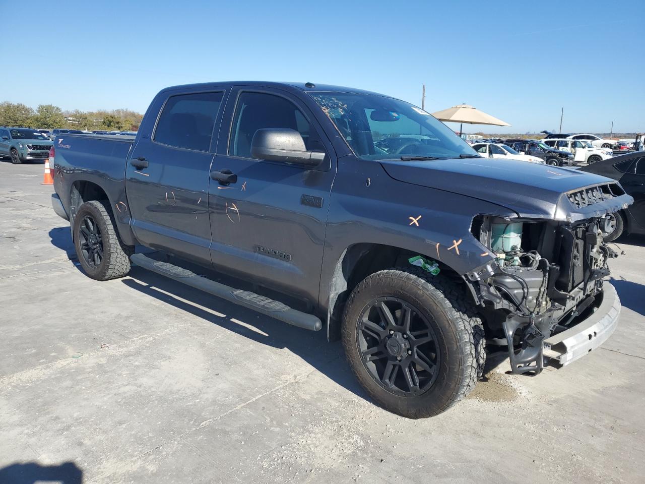 VIN 5TFDW5F1XJX699577 2018 TOYOTA TUNDRA no.4