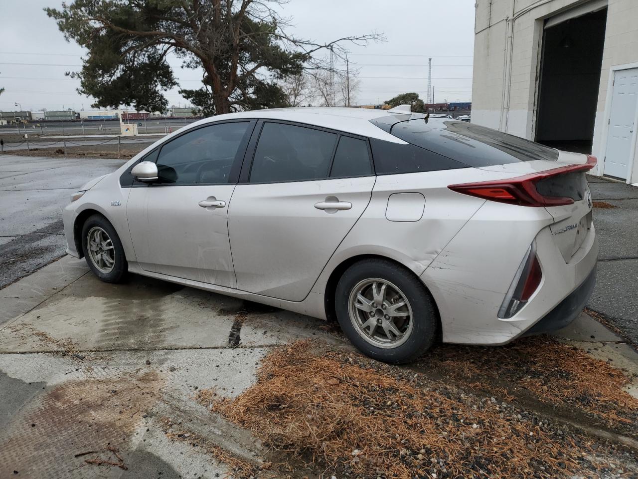 2017 Toyota Prius - Image 2