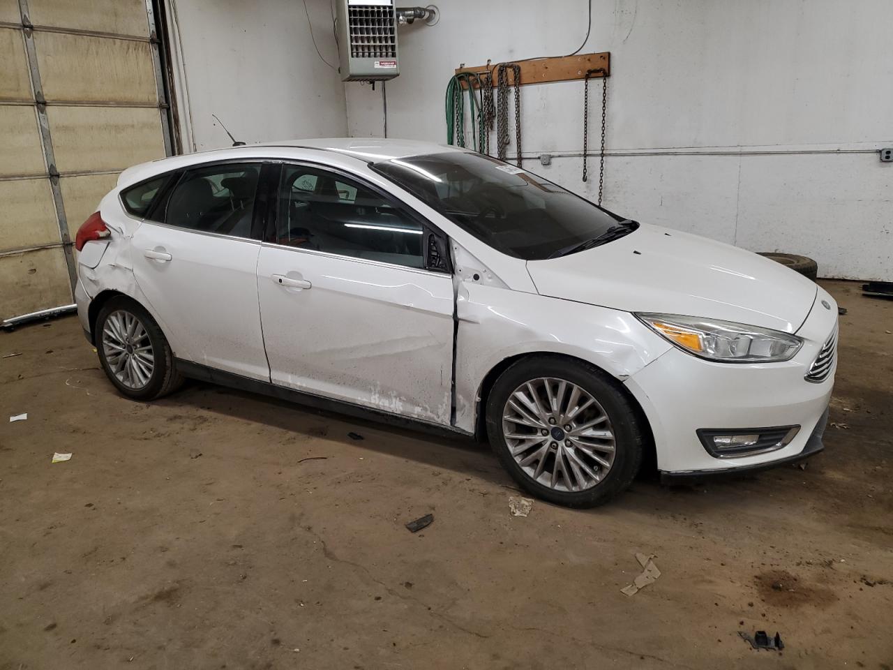 VIN 1FADP3N29FL324201 2015 FORD FOCUS no.4