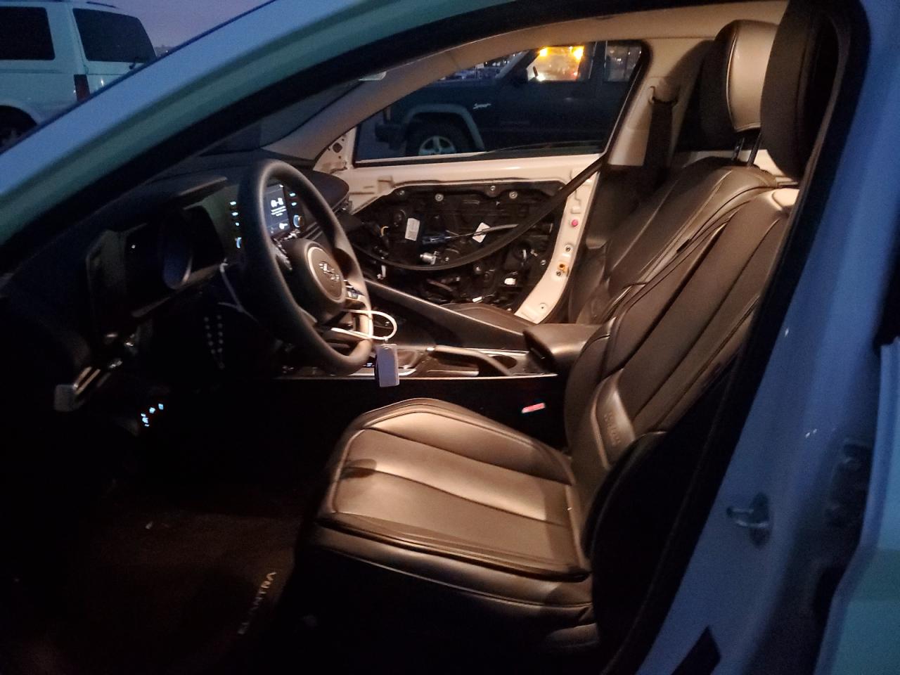 2023 Hyundai Elantra - Image 7