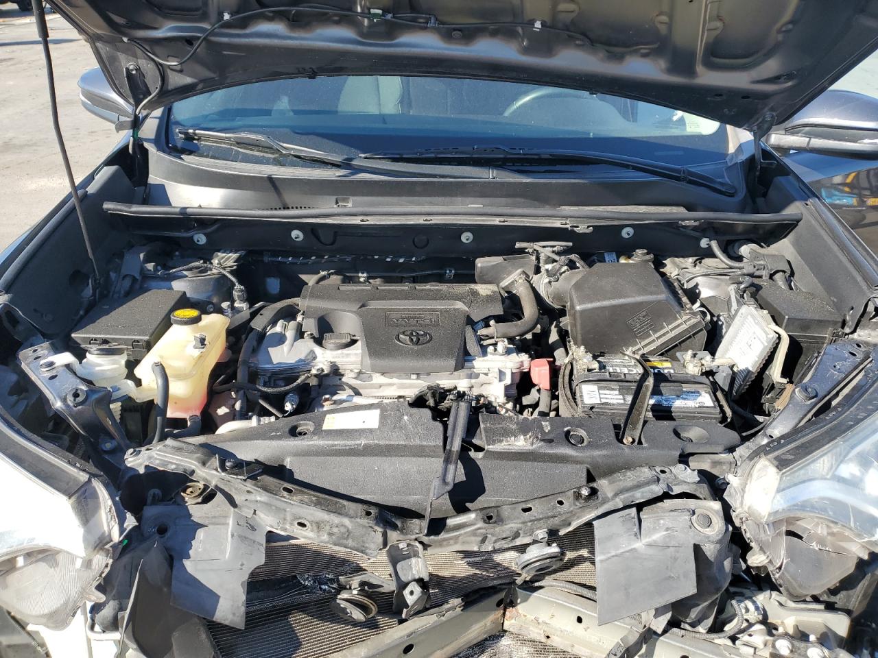 2018 Toyota RAV 4 - Image 13