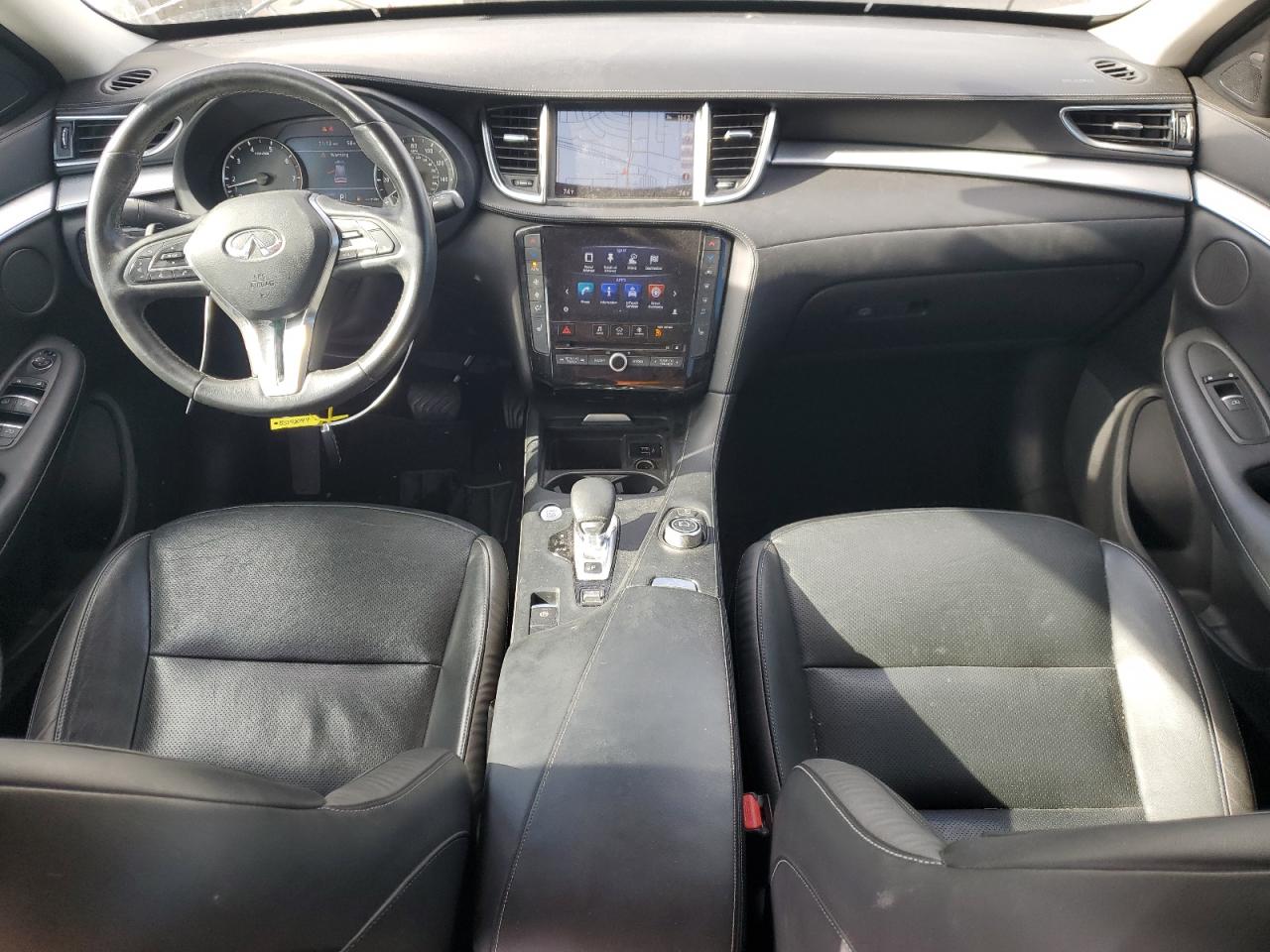 VIN 3PCAJ5M10KF119088 2019 INFINITI QX50 no.8