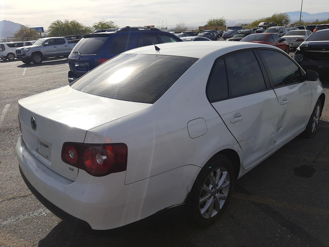 2010 Volkswagen Jetta - Image 3