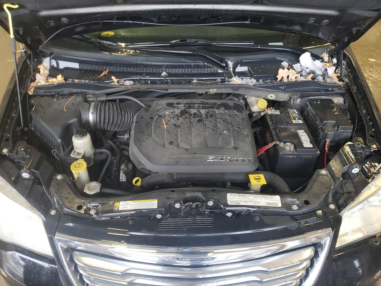 2011 Chrysler Town & Country - Image 12
