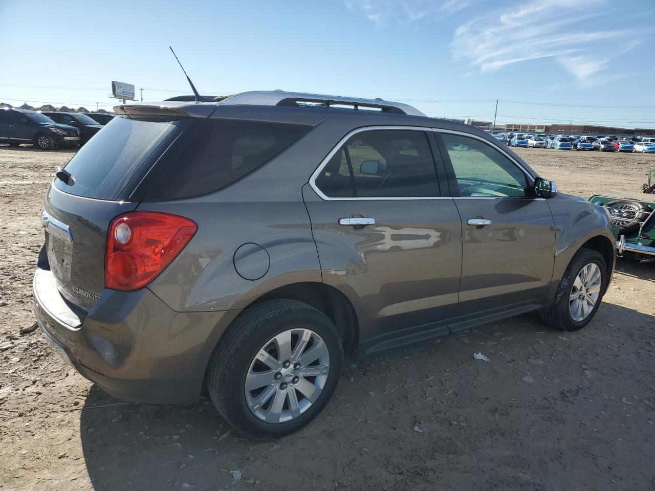 2010 Chevrolet Equinox - Image 3