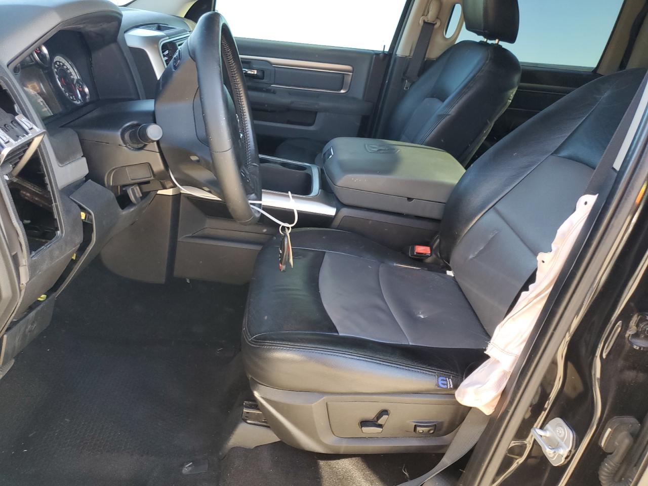 2016 RAM 1500 - Image 7