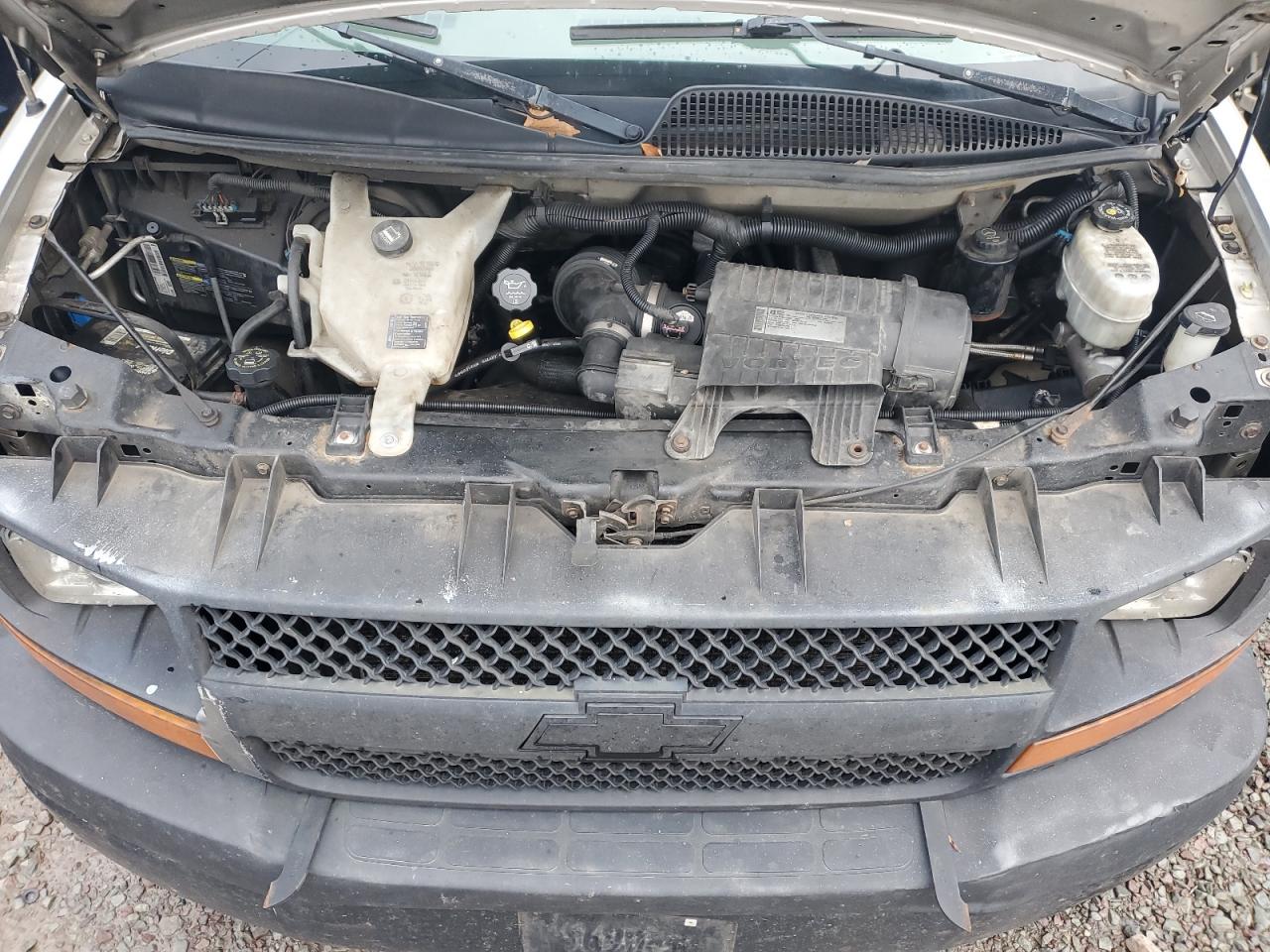 2009 Chevrolet Express - Image 12