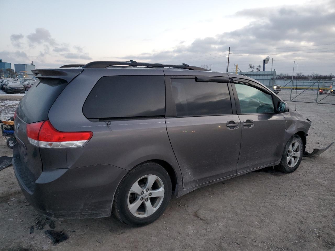 2011 Toyota Sienna - Image 3