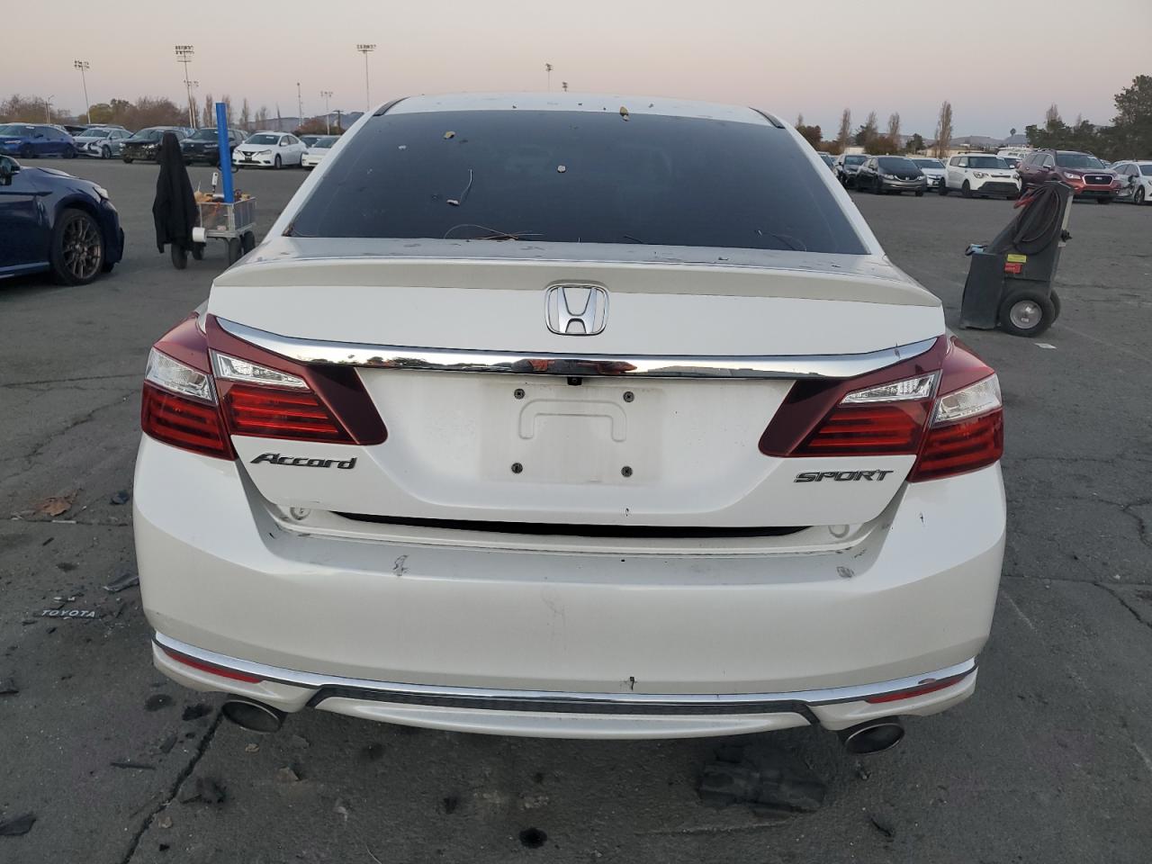 VIN 1HGCR2F69GA165657 2016 HONDA ACCORD no.6