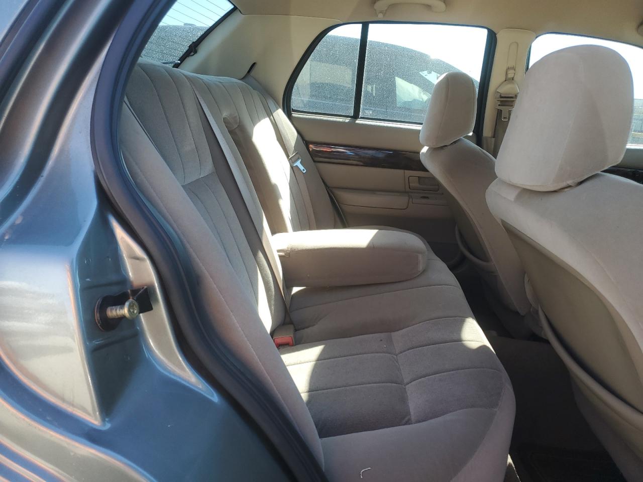 2004 Mercury Grand Marquis Gs VIN: 2MEFM74W24X644689 Lot: 83379424