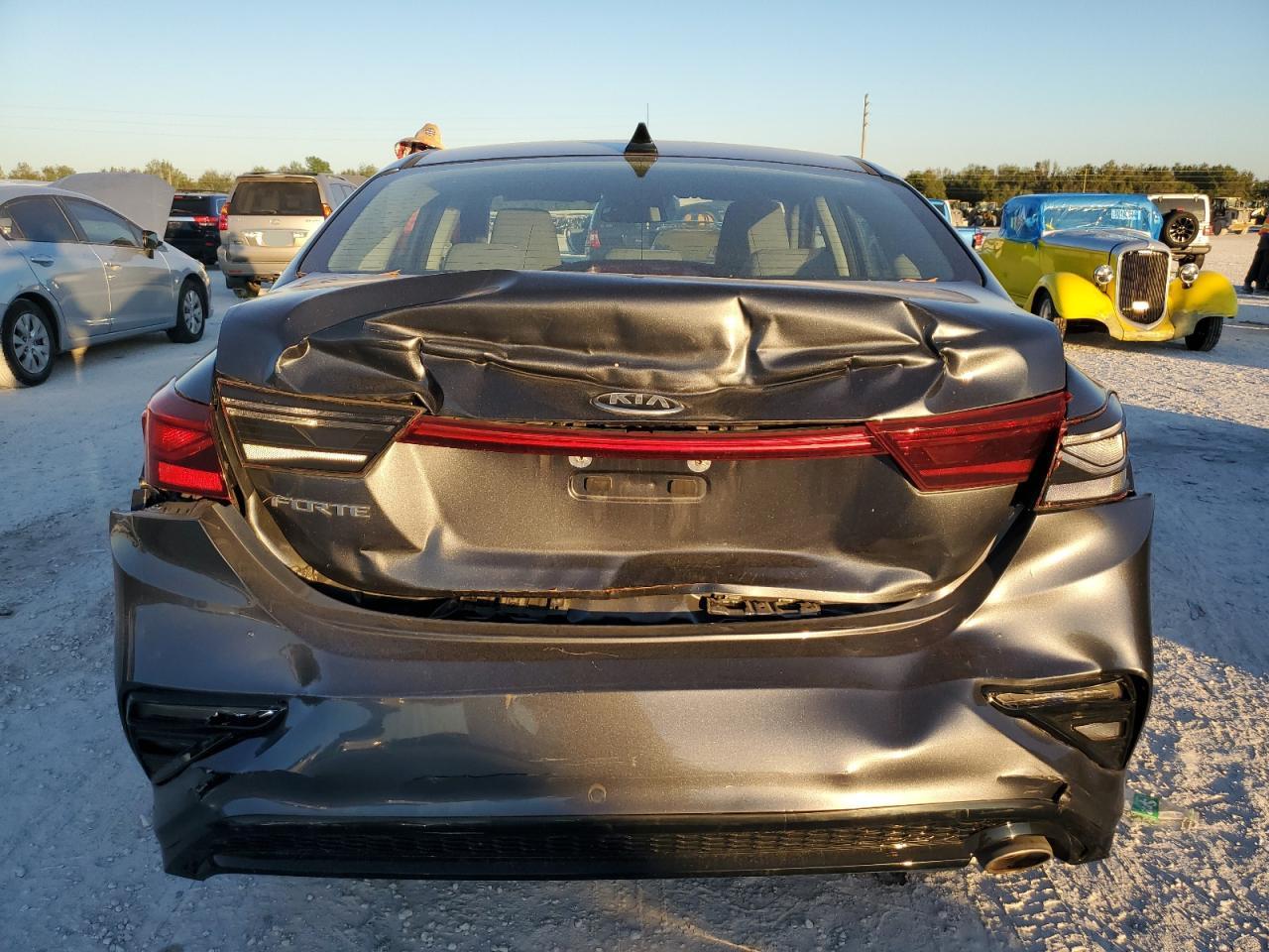 2019 Kia Forte - Image 6