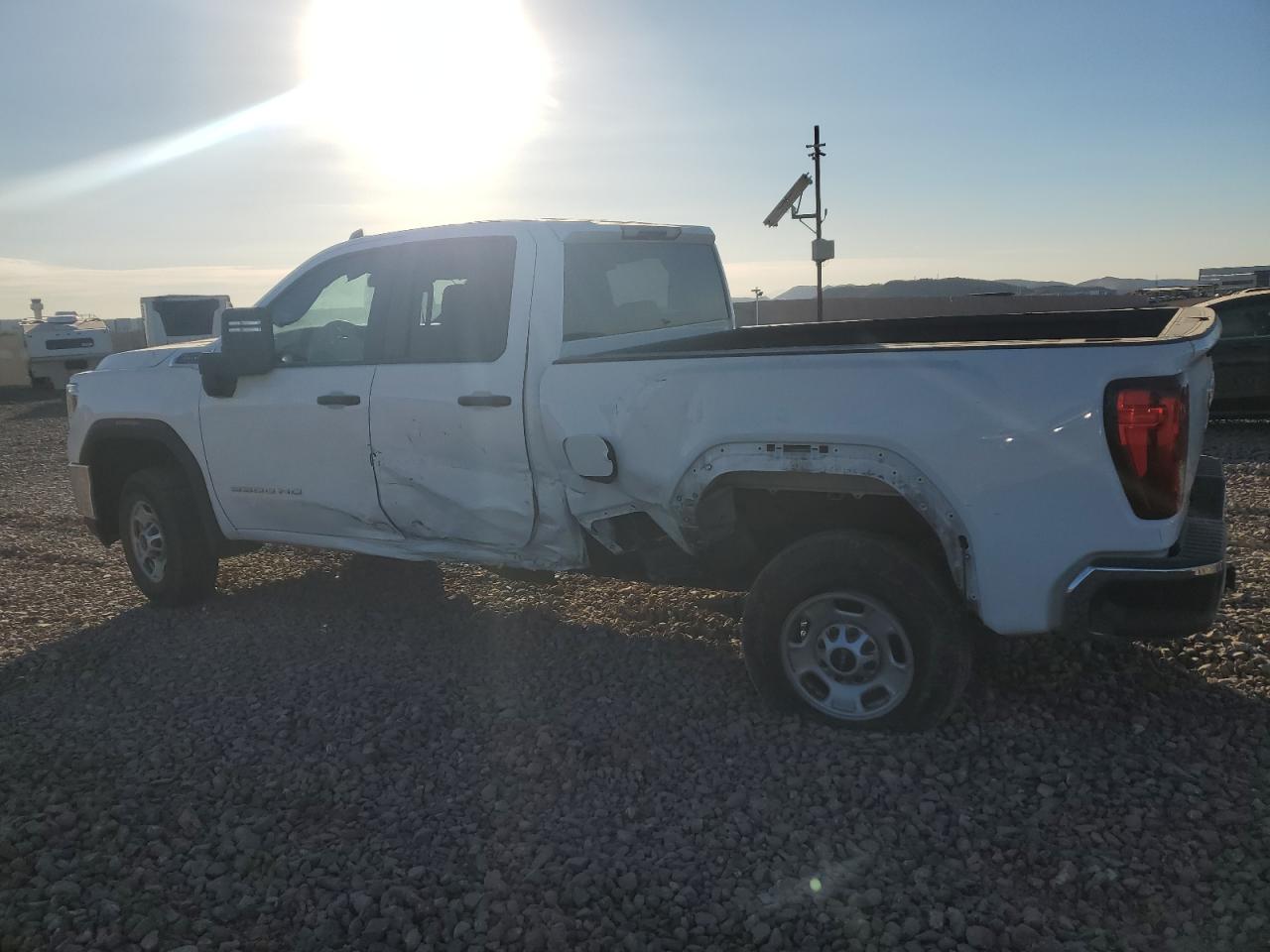 VIN 1GT58LE70PF216024 2023 GMC SIERRA no.2