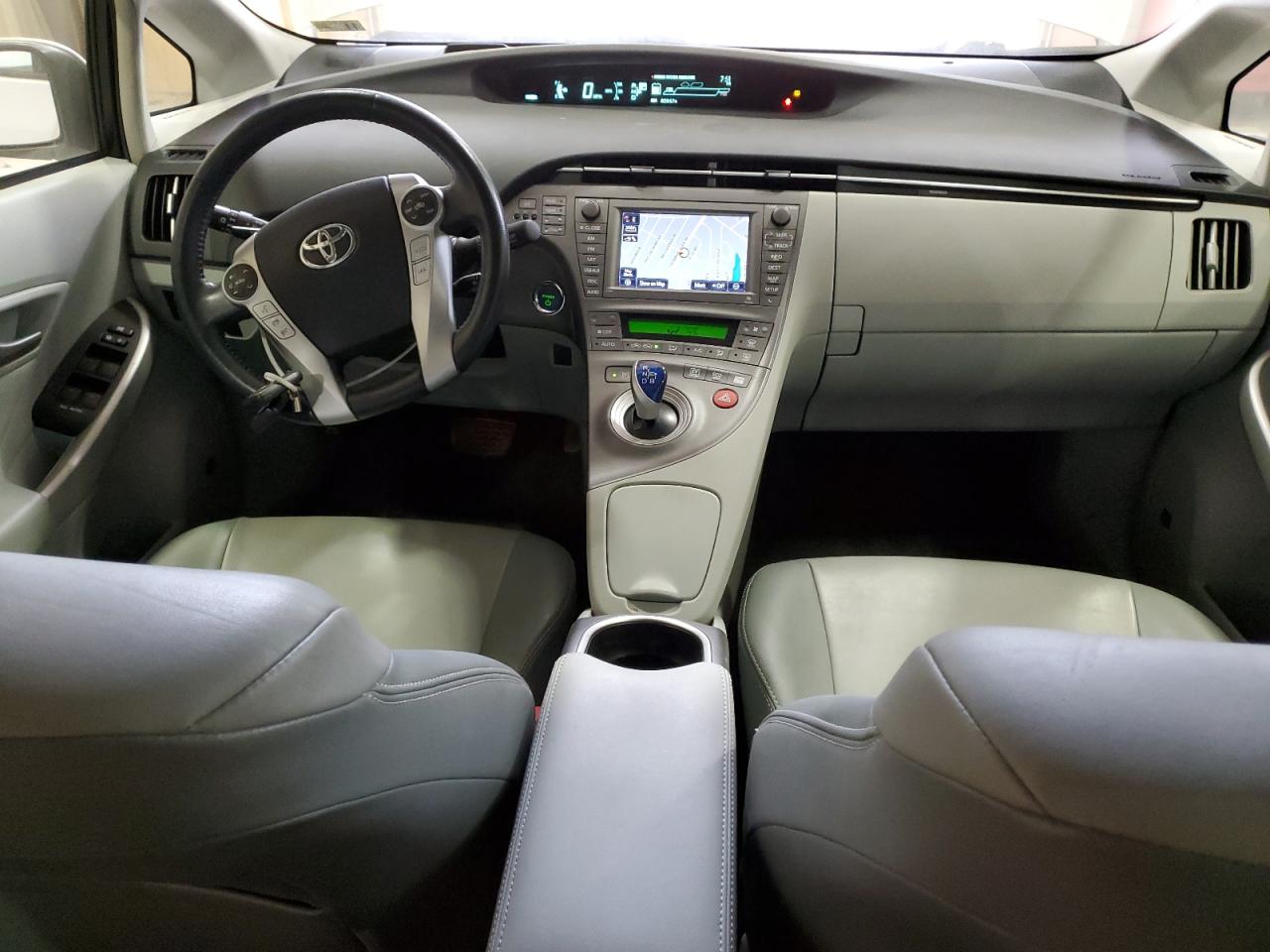 2013 Toyota Prius - Image 8