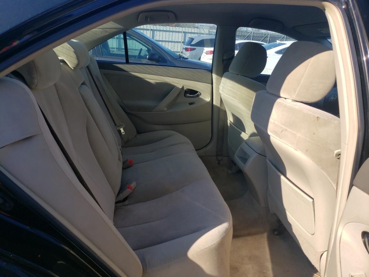 2011 Toyota Camry - Image 10