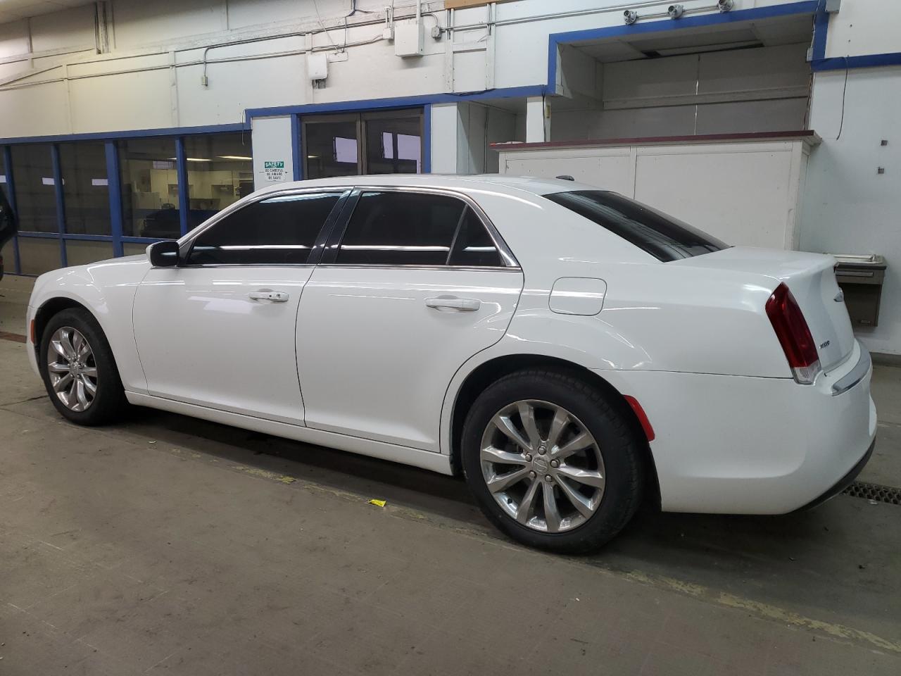 2016 Chrysler 300 - Image 2