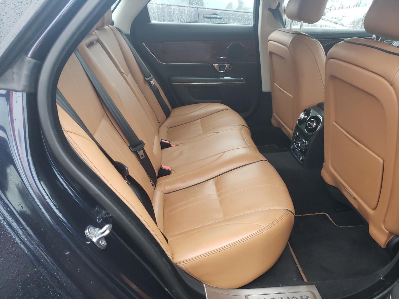 2018 Jaguar XJ - Image 10