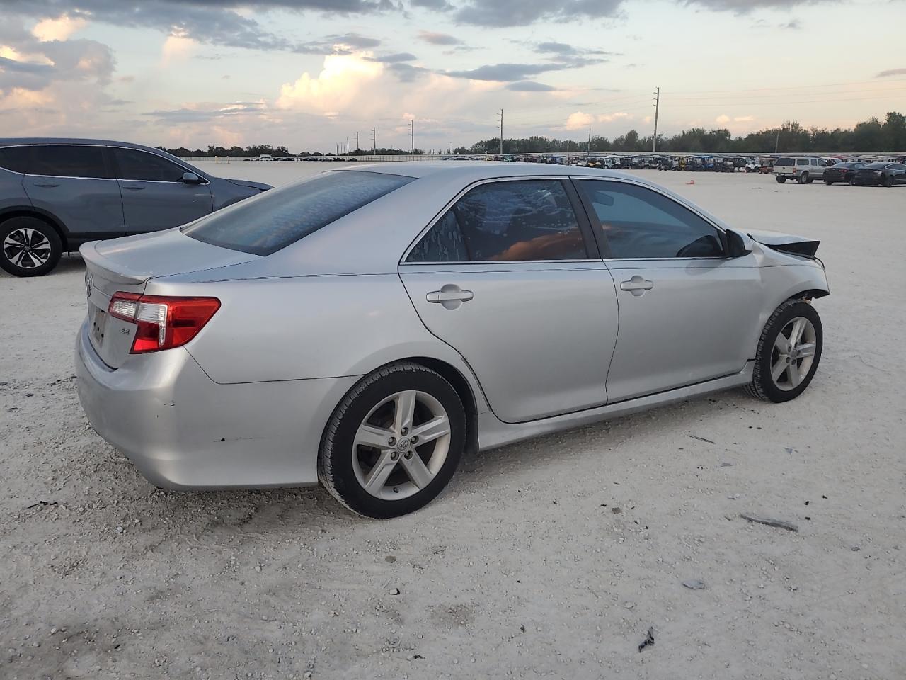 VIN 4T1BF1FK0EU407477 2014 TOYOTA CAMRY no.3