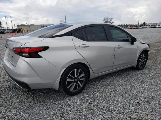  NISSAN VERSA 2021 Srebrny