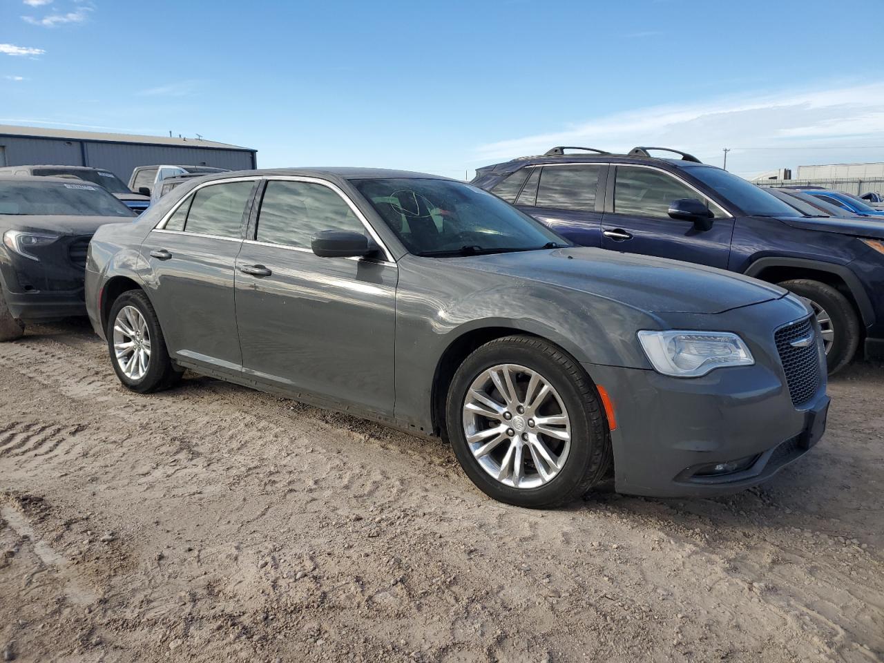 2018 Chrysler 300 - Image 4