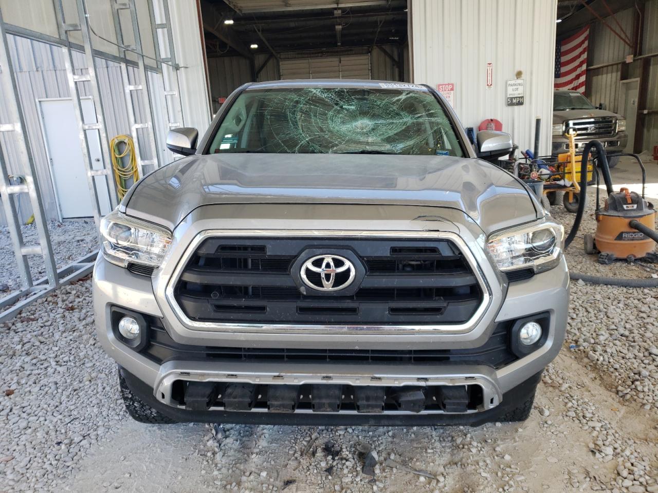 2016 Toyota Tacoma - Image 5