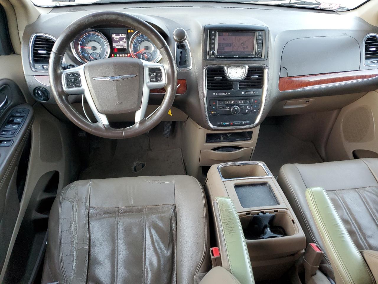 2013 Chrysler Town & Country - Image 8
