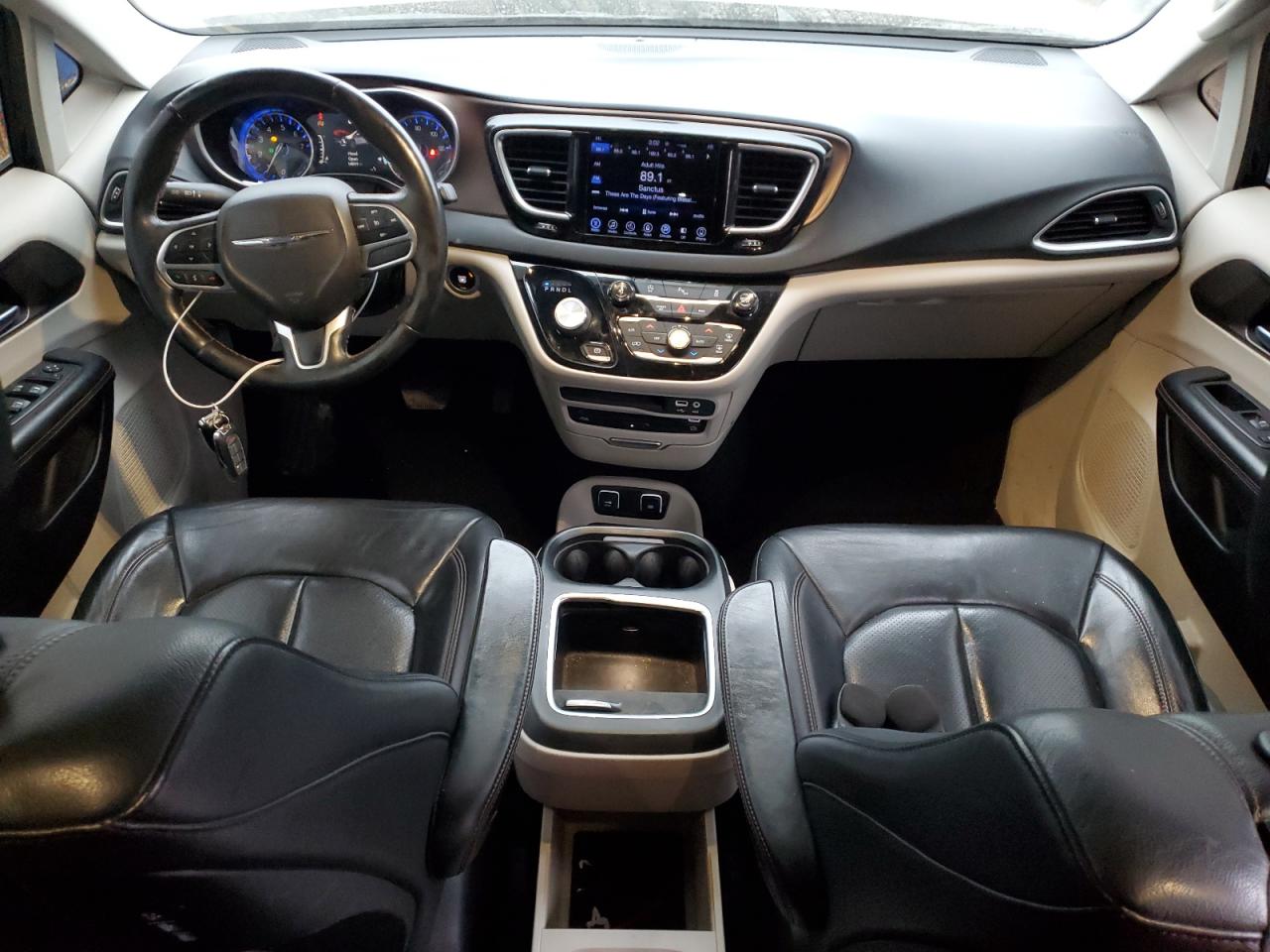 2017 Chrysler Pacifica - Image 8