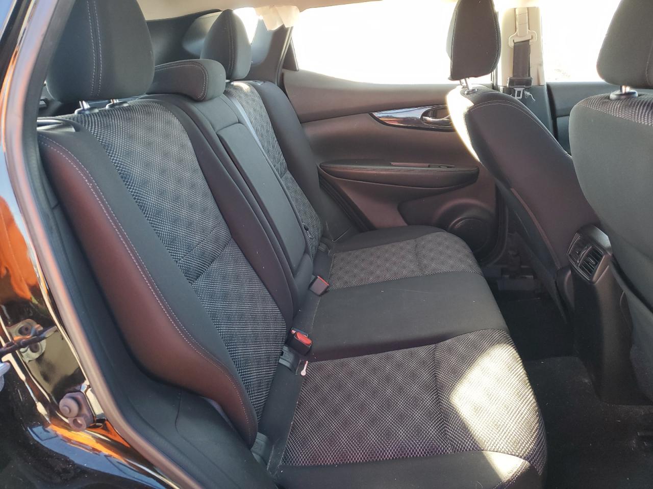2018 Nissan Rogue - Image 11