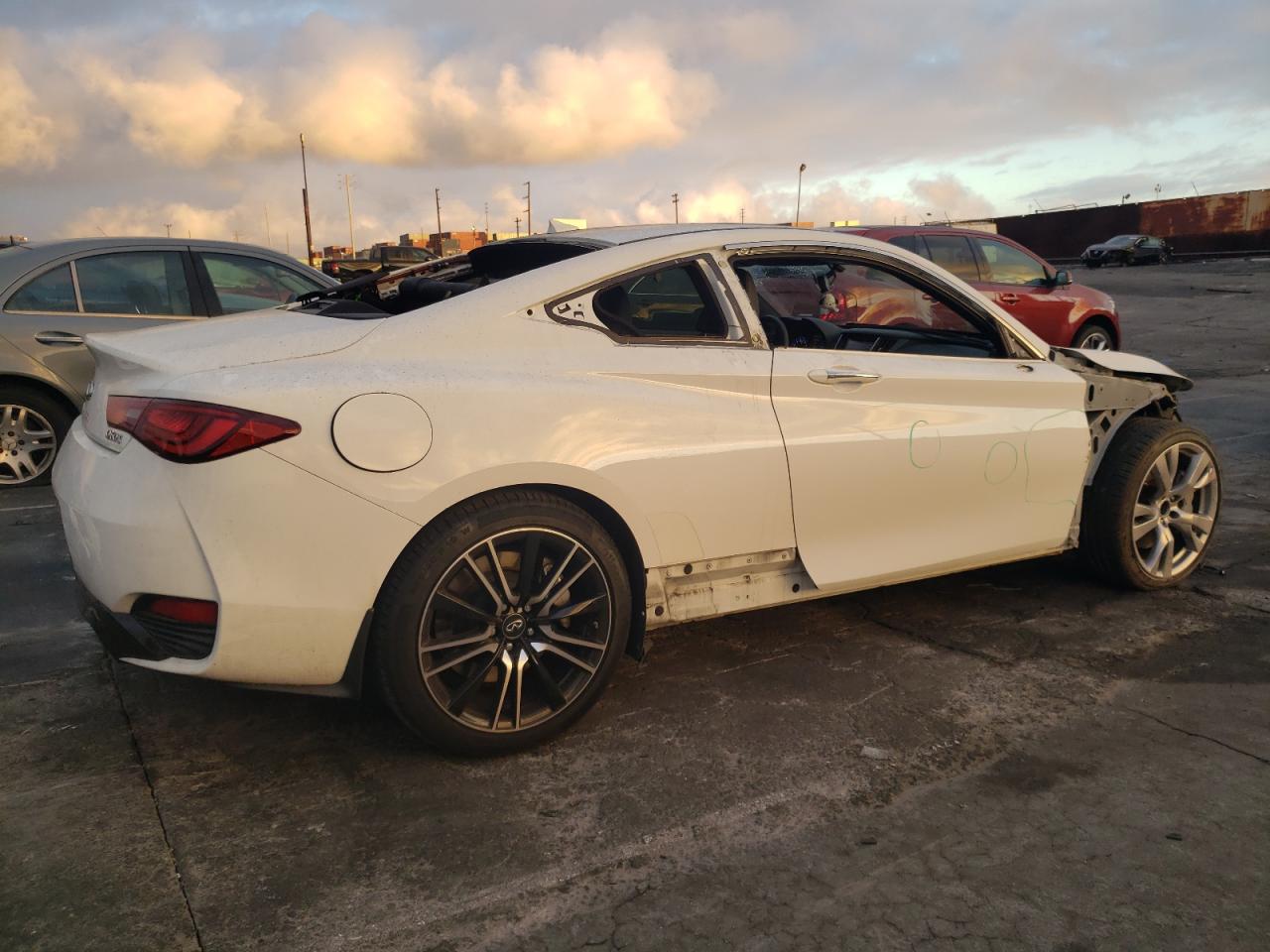 VIN JN1EV7EK7JM340883 2018 INFINITI Q60 no.3