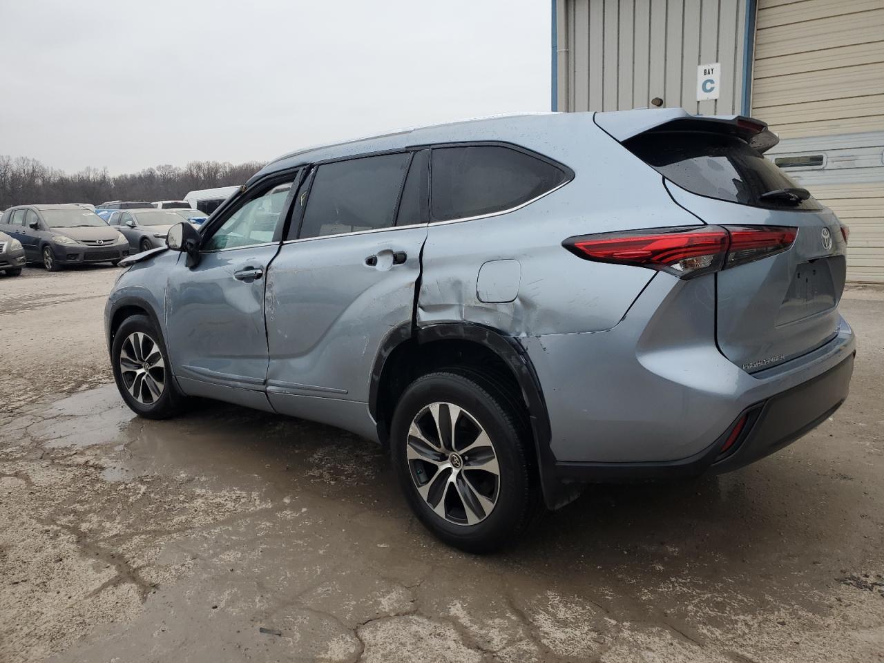 2021 Toyota Highlander - Image 2